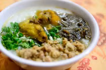 Quý ông rủ nhau đi ăn cháo độc lấy lại phong độ bản lĩnh