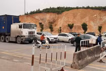 Quảng Ninh tạm dừng xe khách, taxi, lập chốt giao thông ra vào tỉnh vì COVID-19