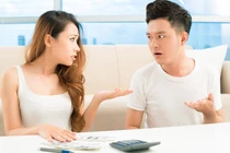 Chia tay người chồng tính toán từng đồng với vợ
