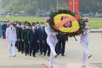 Lãnh đạo Đảng, Nhà nước và các tân đại biểu Quốc hội vào Lăng viếng Bác