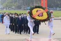 Lãnh đạo Đảng, Nhà nước và các tân đại biểu Quốc hội vào Lăng viếng Bác