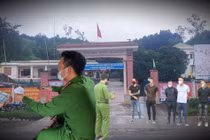 Tin nóng 6/11: Phó Chủ tịch xã bị bắt vì chi sai hỗ trợ lũ lụt