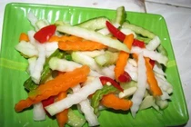 Tuyệt chiêu muối dưa su hào giòn ngon, ăn bao nhiêu vẫn cứ thèm