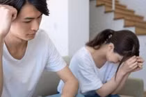 Mỗi tháng đưa vợ 20 triệu mà khi hỏi tới chẳng còn xu nào