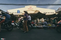 Chợ đặc sản miền Trung độc đáo giữa lòng Sài Gòn