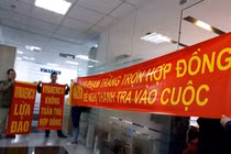 Khách hàng "truy" đòi đối thoại, Chủ tịch HĐQT Vinaenco “né” vào... toilet