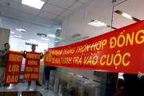 Khách hàng "truy" đòi đối thoại, Chủ tịch HĐQT Vinaenco “né” vào... toilet