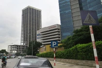 Tháp 31 tầng nghìn tỷ bỏ hoang giữa Hà Nội 