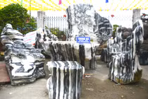 Bộ bàn ghế lũa đá Tuyết sơn độc nhất vô nhị giá nửa tỷ 