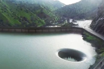 Giải mã hiện tượng “cổng thế giới thứ 2” trong hồ ở Mỹ