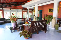 Hai căn nhà đối nhau "chan chát" của Nguyễn Phi Hùng