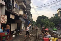  Cuộc sống “bình thản bên tử thần” ở phố đường tàu