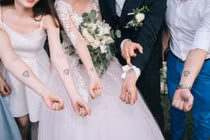 Đám cưới độc đáo của cặp đôi "xăm hình" lên tay khách mời