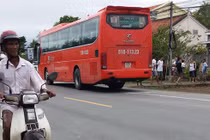 Ngã xuống đường, 2 người bị xe khách Phương Trang cán chết thảm