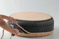 Ông bố đảm kiếm lốp xe cũ trang trí khiến cả nhà thích thú