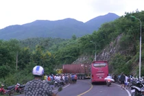 Xe đầu kéo đấu đầu ô tô 4 chỗ, 1 người tử vong tại chỗ