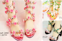 Rộ mốt sandals hoa độc lạ giá “chát” khiến chị em phát cuồng