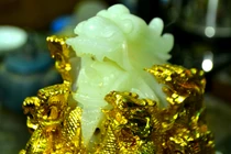 Ngắm ấn làm từ ngọc trắng siêu đẹp của đại gia Hà Nội