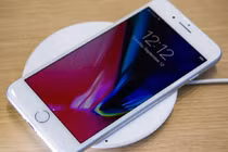 iPhone 8 vừa bán được một tháng đã “thất sủng”