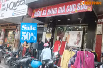 Cửa hàng thời trang thi nhau xả hàng nghỉ Tết
