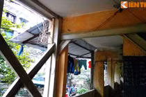 Cận cảnh khu tập thể cũ “chống nạng” tồn tại giữa Hà Nội