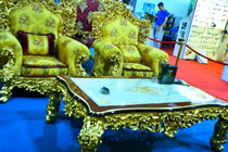 Choáng ngợp sofa dát vàng hơn nửa tỷ của đại gia Hà Nội