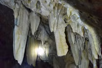 Ảnh: Hang động chưa có dấu chân du khách ở Mù Cang Chải