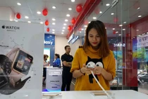 Vừa lên kệ Việt Nam, iPhone X chính hãng đã “cháy hàng“