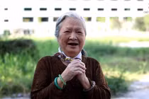  “Em gái mưa” phiên bản U80 khiến người xem bật cười rồi bùi ngùi xúc động