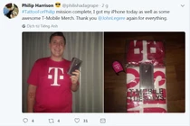 Một thanh niên được tặng iPhone 8 vì hành động khá dễ dàng