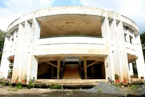 Bên trong ngôi trường 20 tỷ đồng bị bỏ hoang ở Sài Gòn