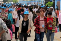 Không được để xe trong công ty, 8.000 công nhân đình công