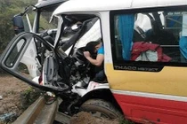 Vụ xe buýt đối đầu xe tải: Có dấu hiệu tài xế lấn làn