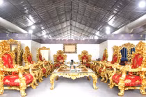 Choáng ngợp bàn ghế dát vàng 2 tỷ phục vụ đại gia Việt