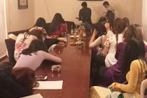 Người đẹp xếp hàng chờ đại gia lựa để "mua vui" ở Sài Gòn