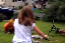 Video: Những sự cố khiến bạn xấu hổ muốn “độn thổ“