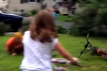 Video: Những sự cố khiến bạn xấu hổ muốn “độn thổ“