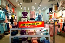 Thời trang đua nhau giảm giá sốc "câu" khách