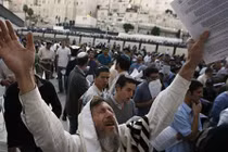 Hàng nghìn người cầu mưa cùng bộ trưởng Israel