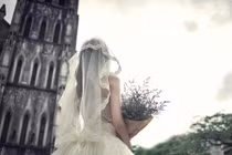 Nên lấy chồng nghèo vì yêu hay chọn anh nhà giàu mai mối?