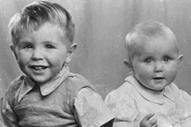 Loạt ảnh quý hiếm ít biết về huyền thoại Stephen Hawking