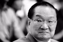 Hình ảnh đời thường đáng nhớ của "võ lâm minh chủ" Kim Dung