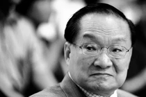 Hình ảnh đời thường đáng nhớ của "võ lâm minh chủ" Kim Dung