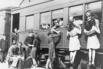 11 bức ảnh hiếm thời chiến cho thấy sức mạnh bất diệt của tình yêu