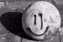 Bí mật sát nhân mặt cười và sự trùng hợp ngẫu nhiên đến rùng rợn