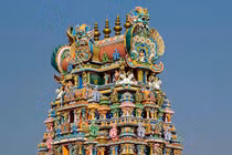 Ngôi đền cầu vồng nổi tiếng với hàng ngàn bức tượng đủ hình kì dị