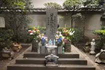 Rùng mình ngôi mộ mang lời nguyền tàn độc 'mạo phạm là chết'