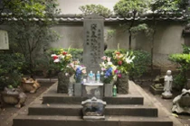 Rùng mình ngôi mộ mang lời nguyền tàn độc 'mạo phạm là chết'