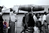 Lạ lùng hủ tục mai táng người chết kéo dài hàng năm trời