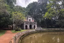 Ngôi chùa cổ nơi Thiền sư Thích Nhất Hạnh tịnh dưỡng có gì đặc biệt?